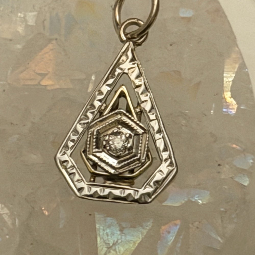 14K white gold diamond pendant